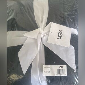 NWT UGG Twin / Twin XL Comforter Set Navy Blue 2 Piece Sham Quilted Bedding